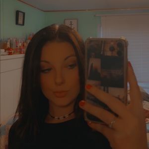 Meet your Posher, Chloe